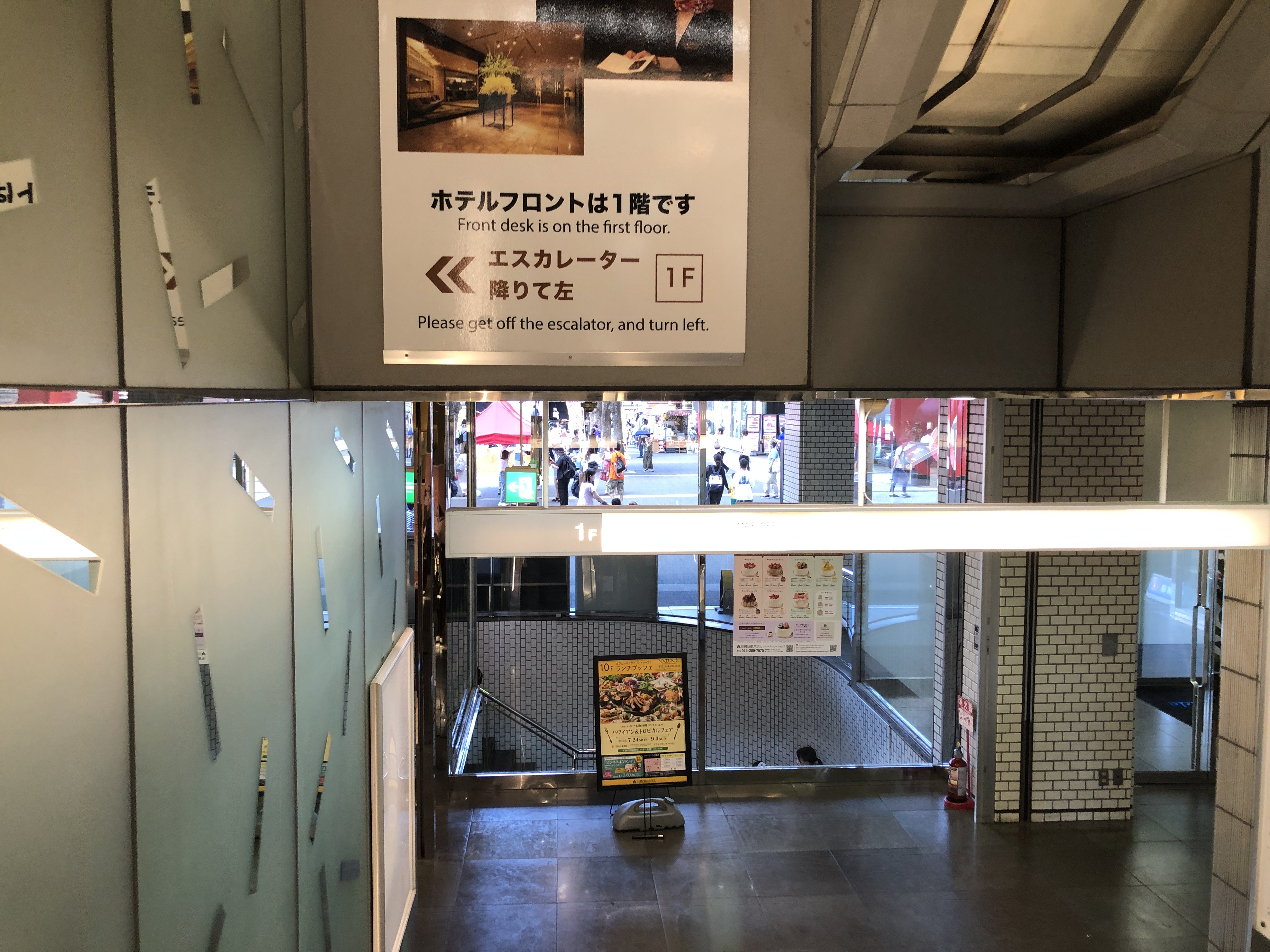 部屋に備え付けている様々な種類のポスター