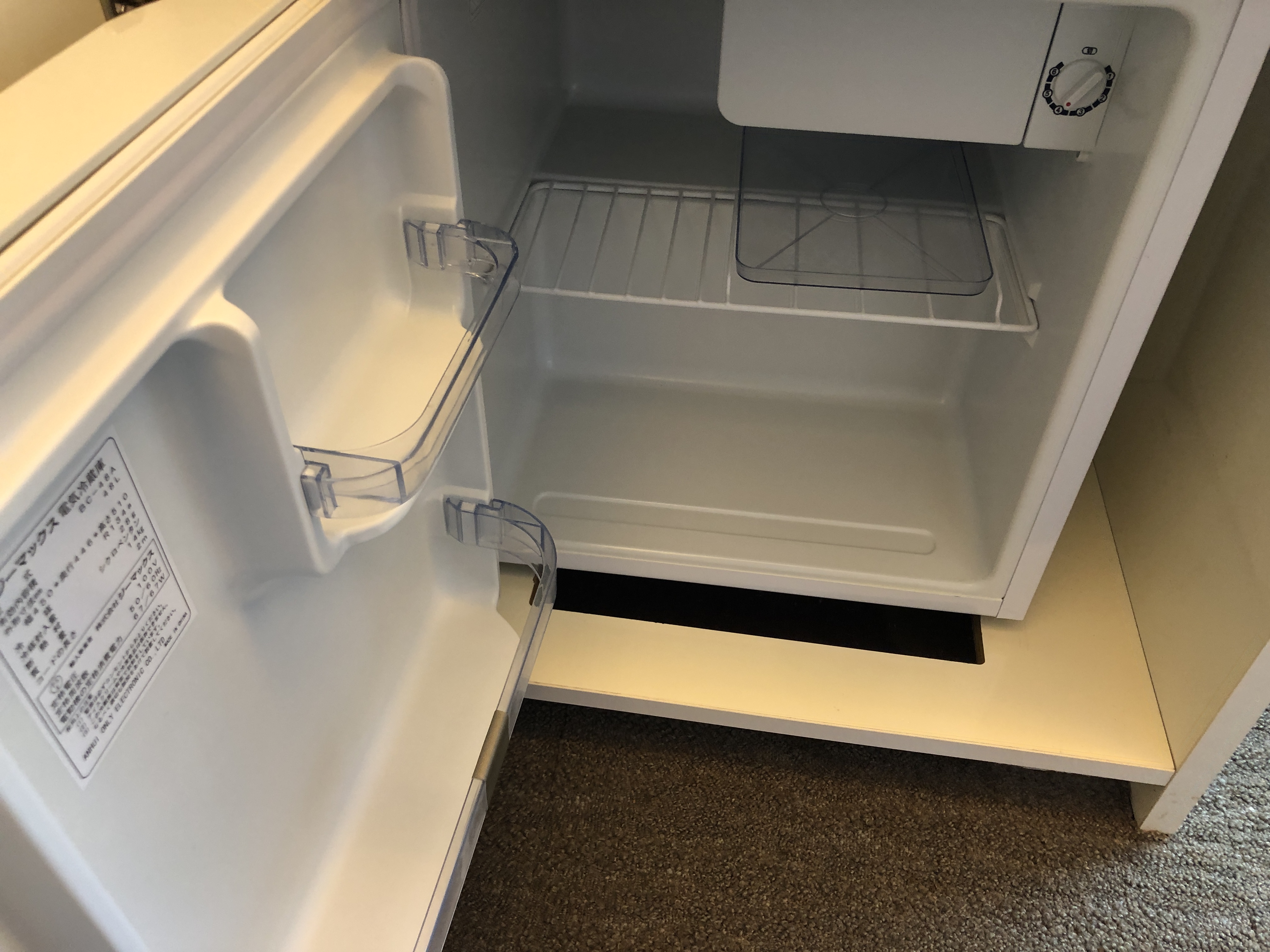 ドアの開いた便器