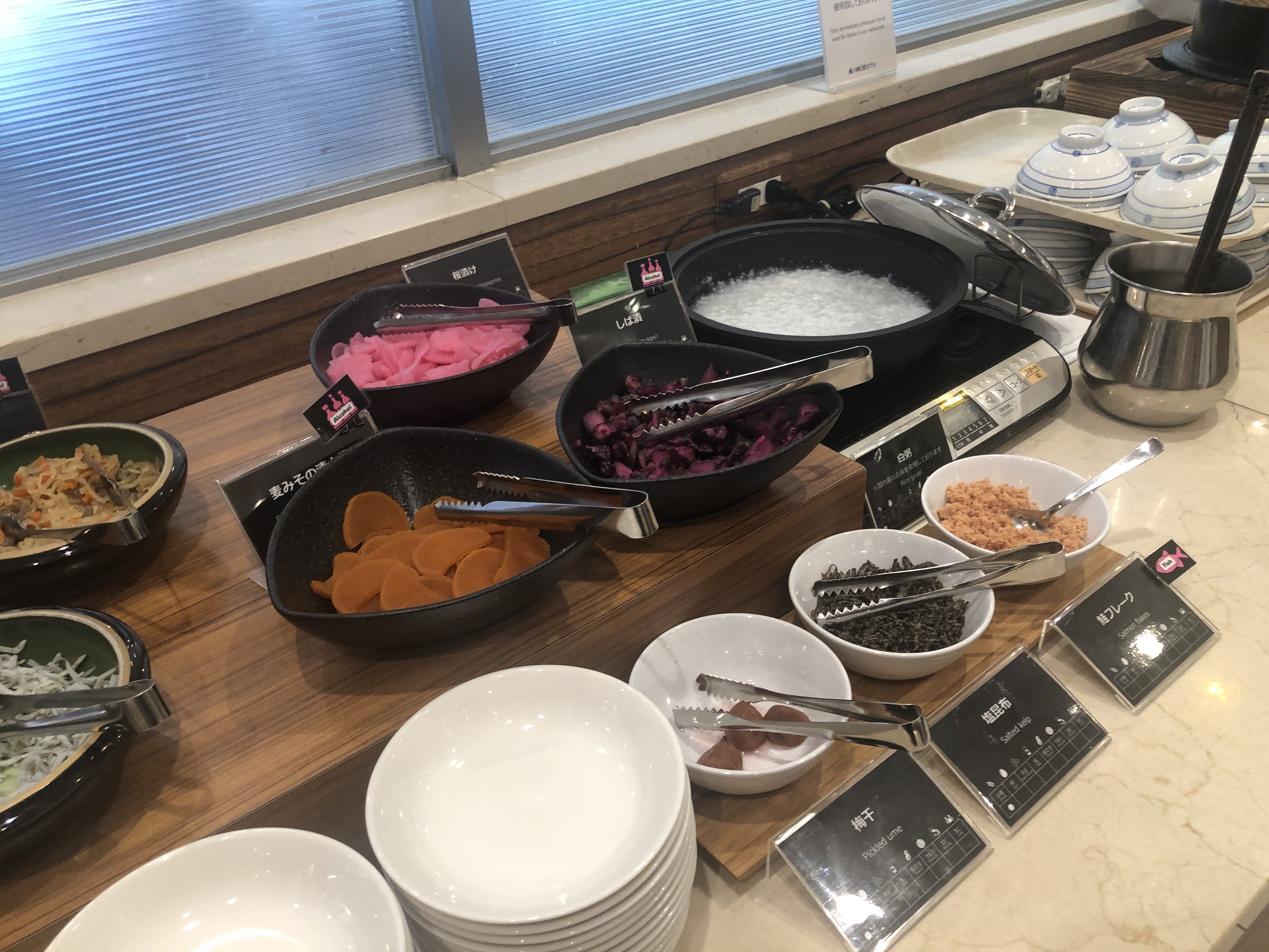 テーブルの上にある料理