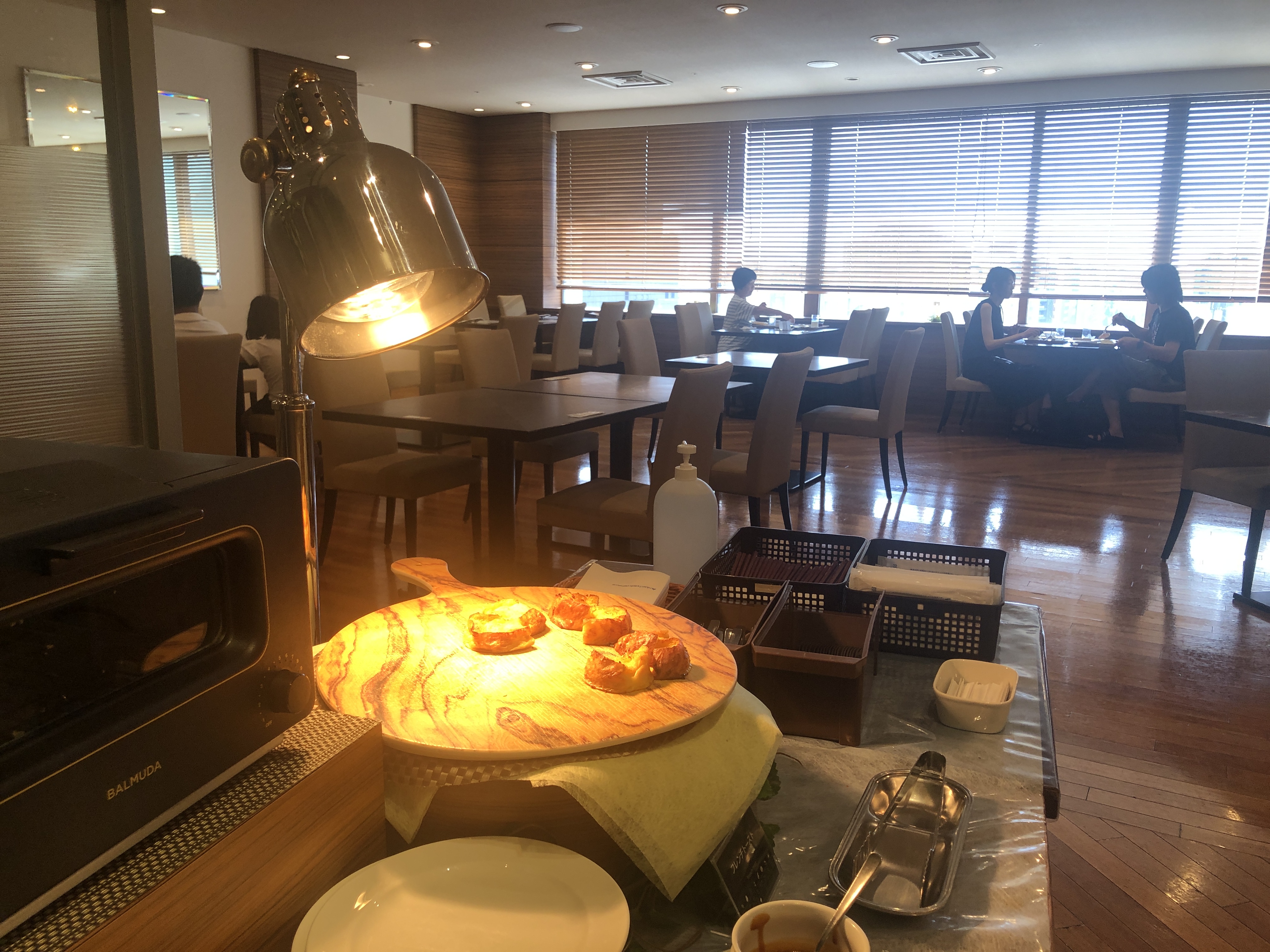 部屋に備え付けている様々な種類のケーキ