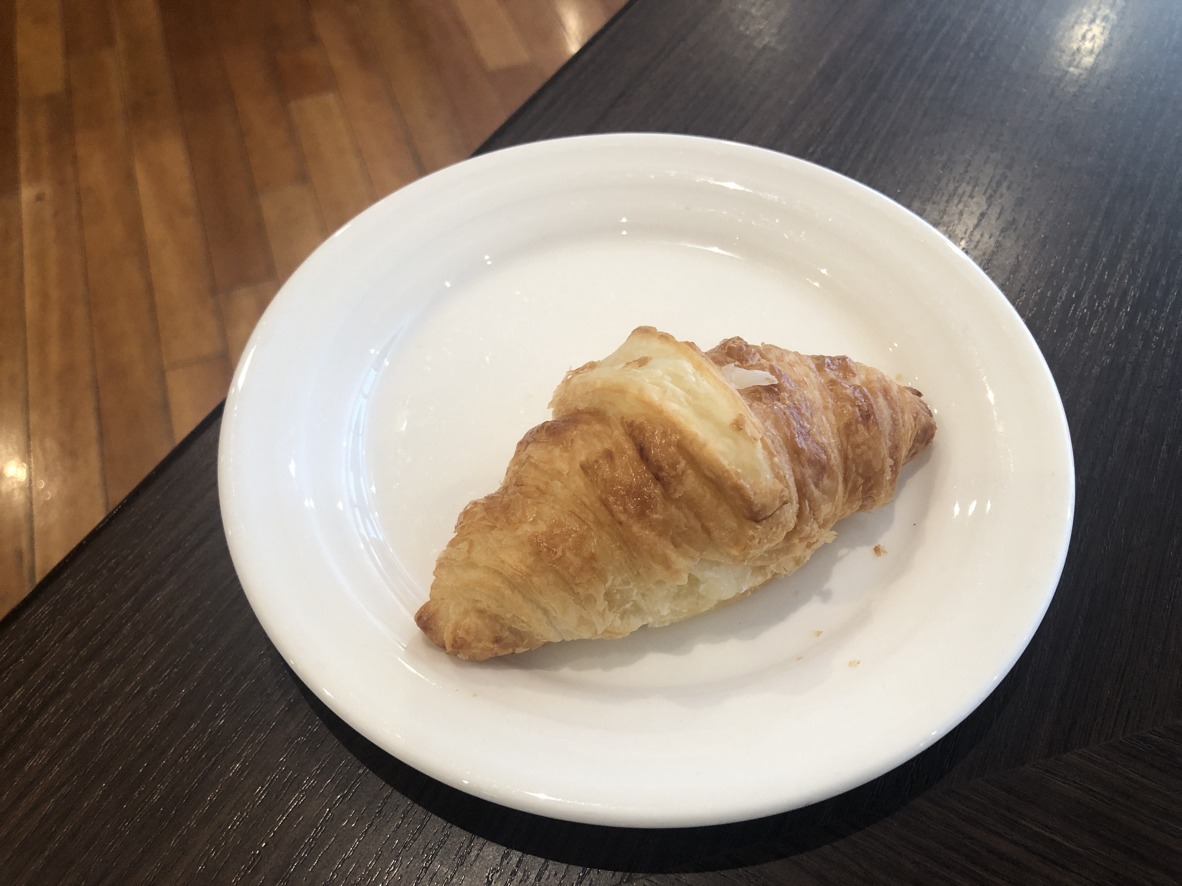 皿の上のパン