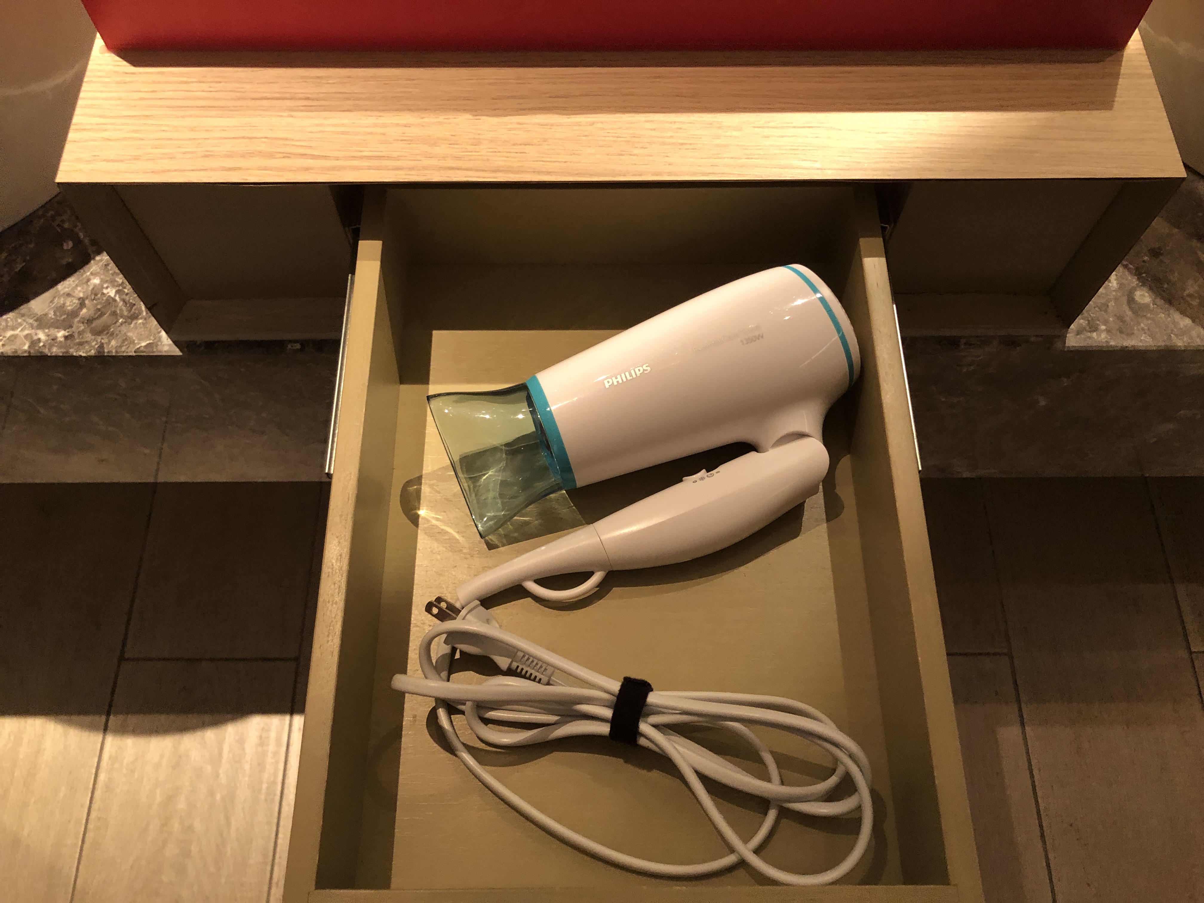 木製床の上に置かれている