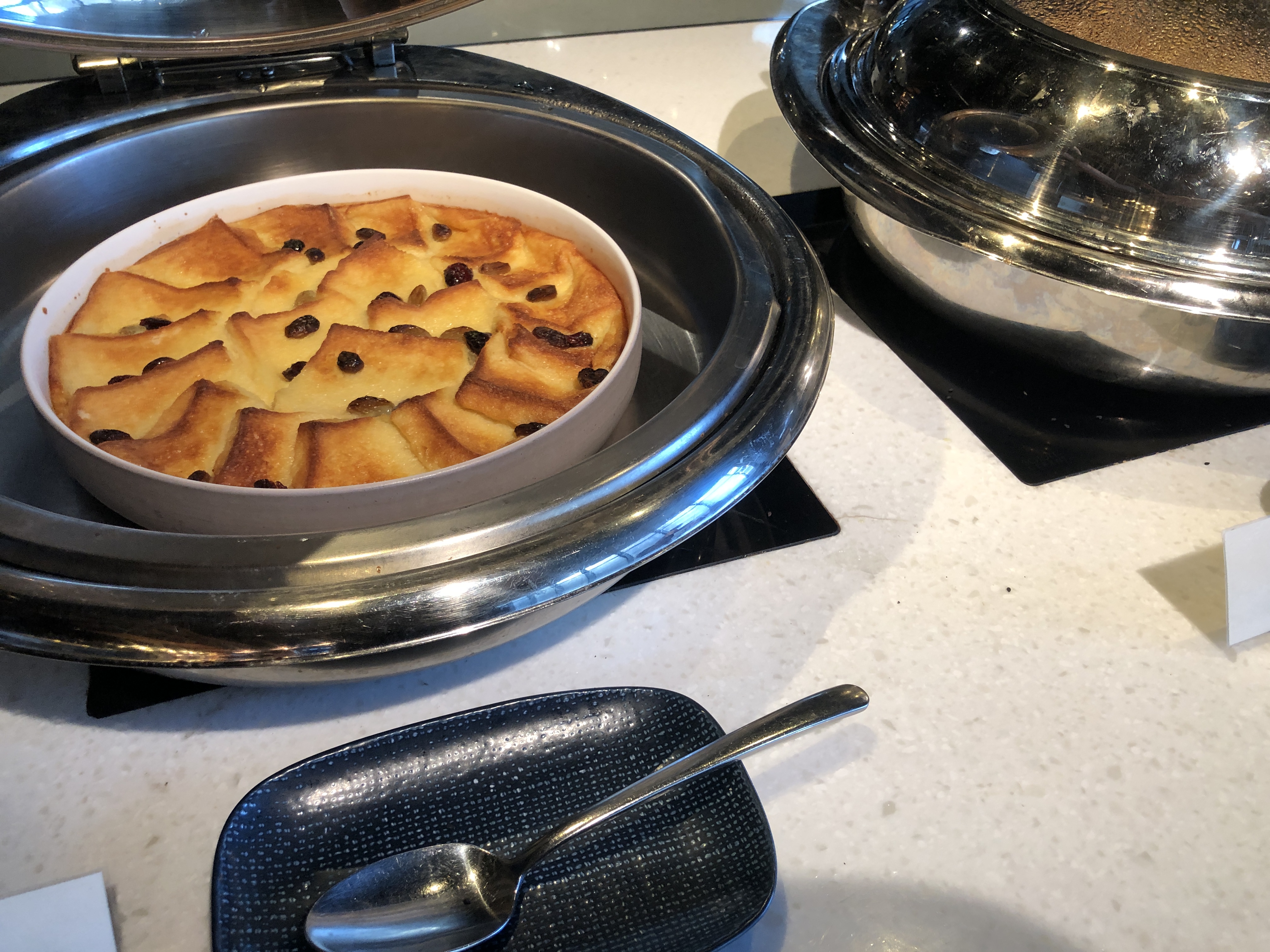 フライパンの中の食べ物