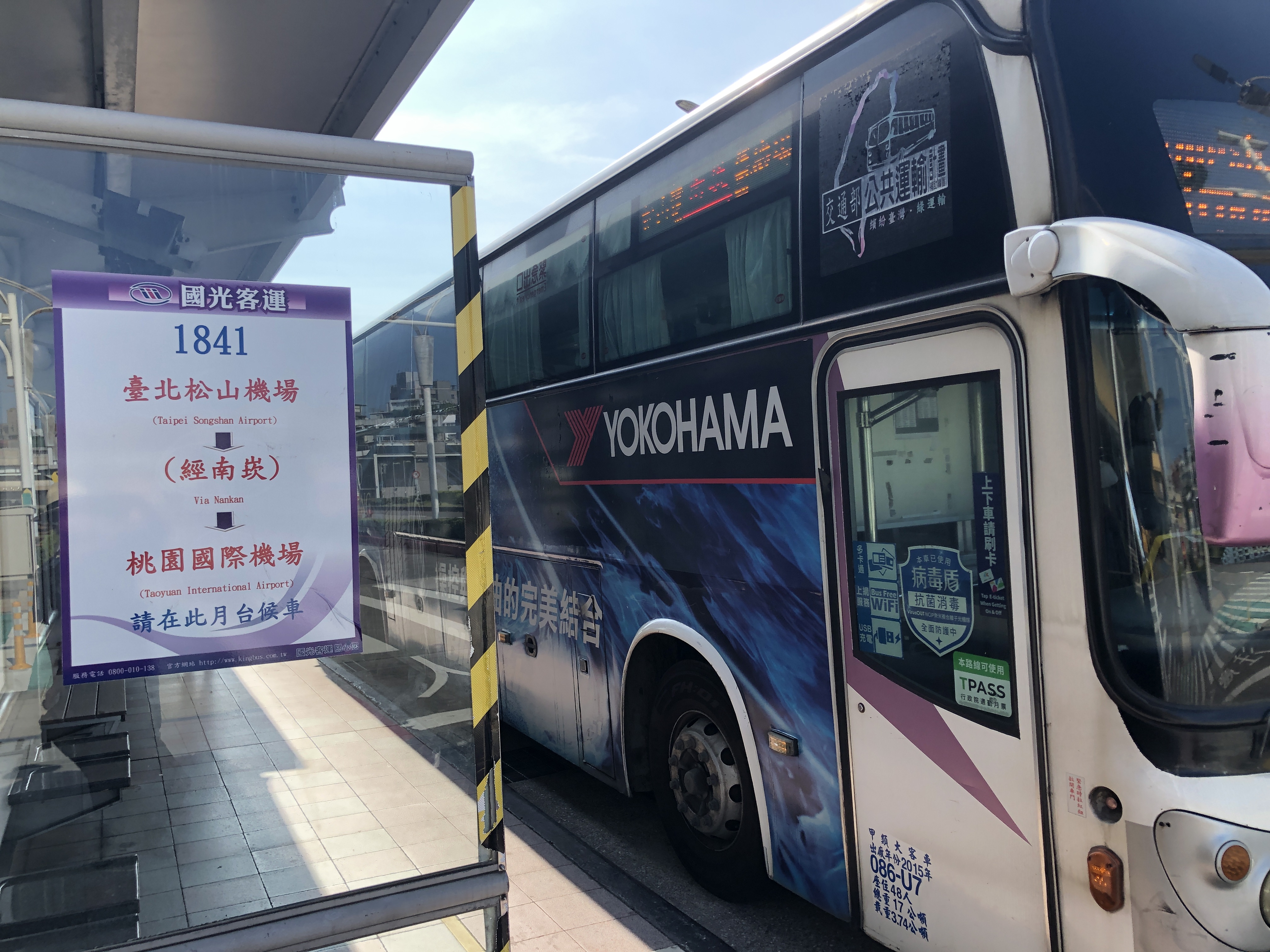 駐車したバス