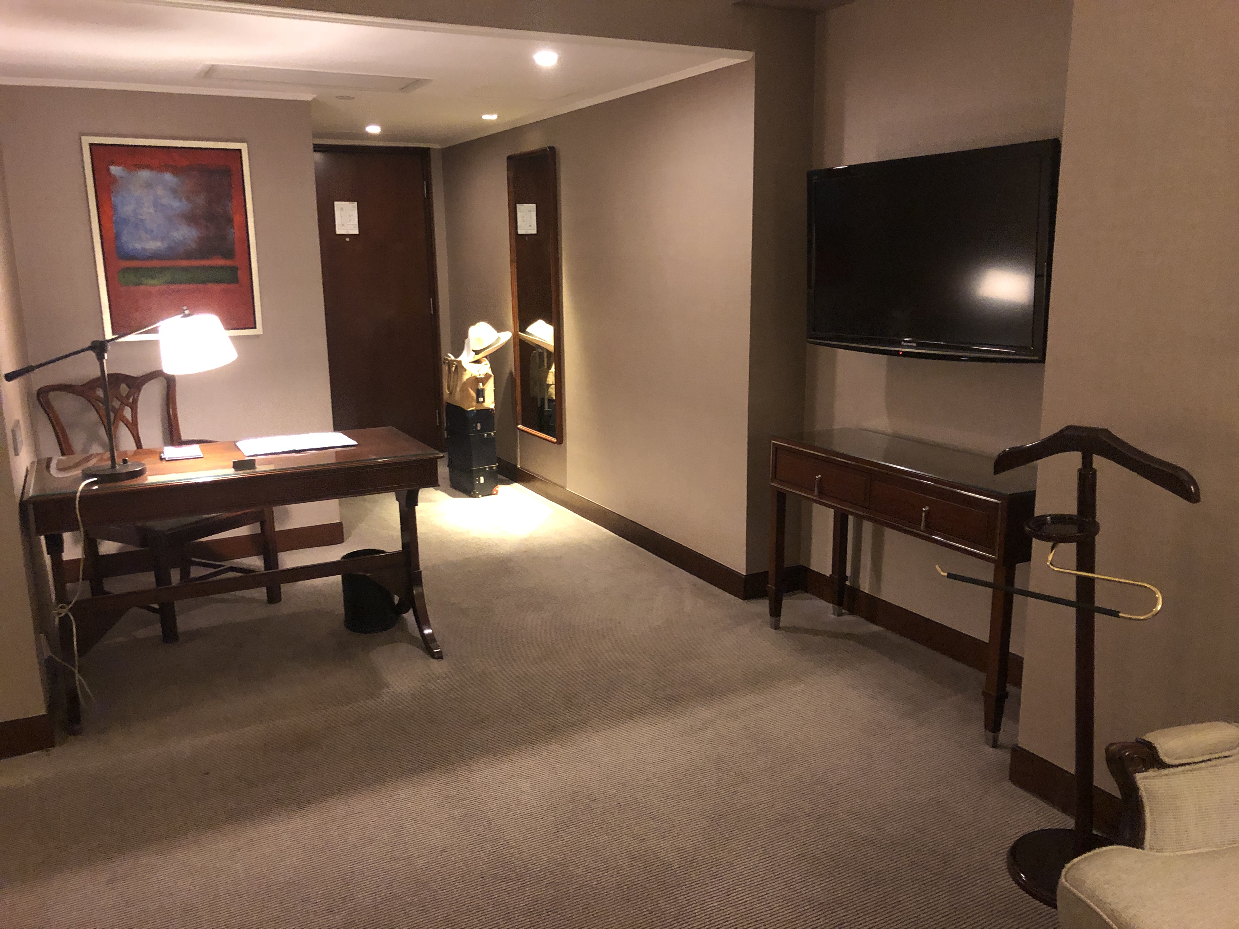 部屋に備えている様々な家具