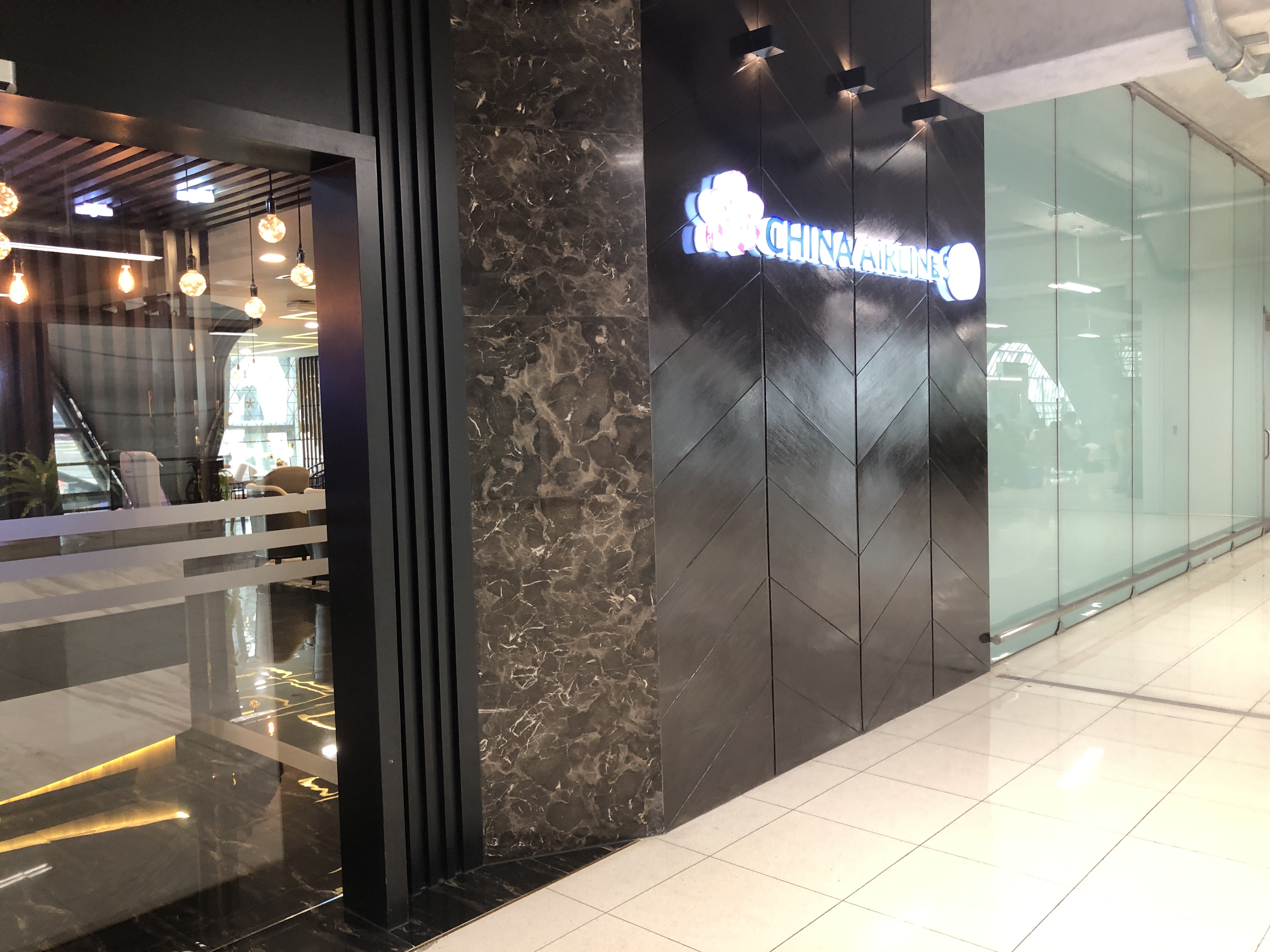 店のガラスドア