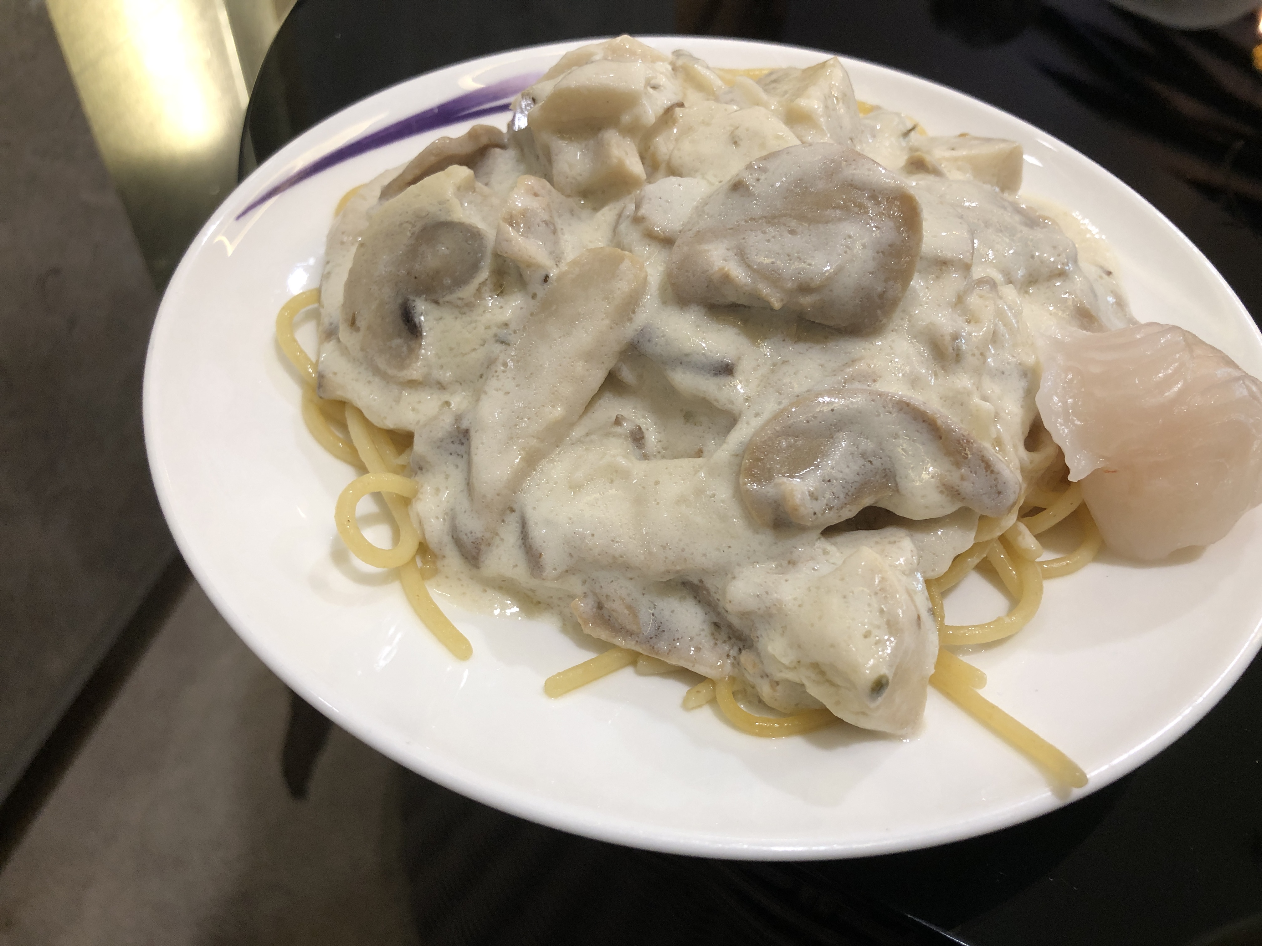 皿の上のデザート