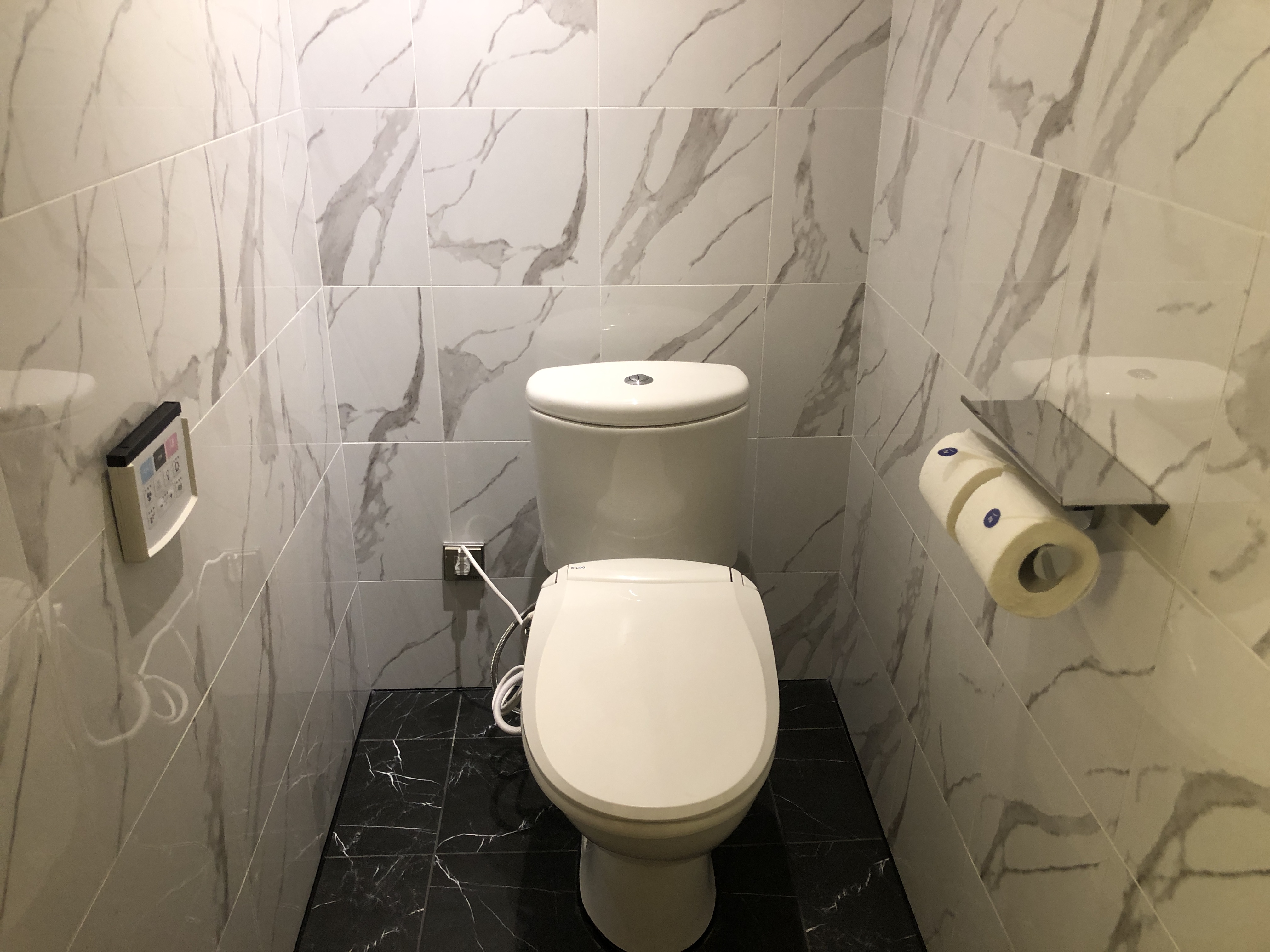 バスルームの一角にある便器