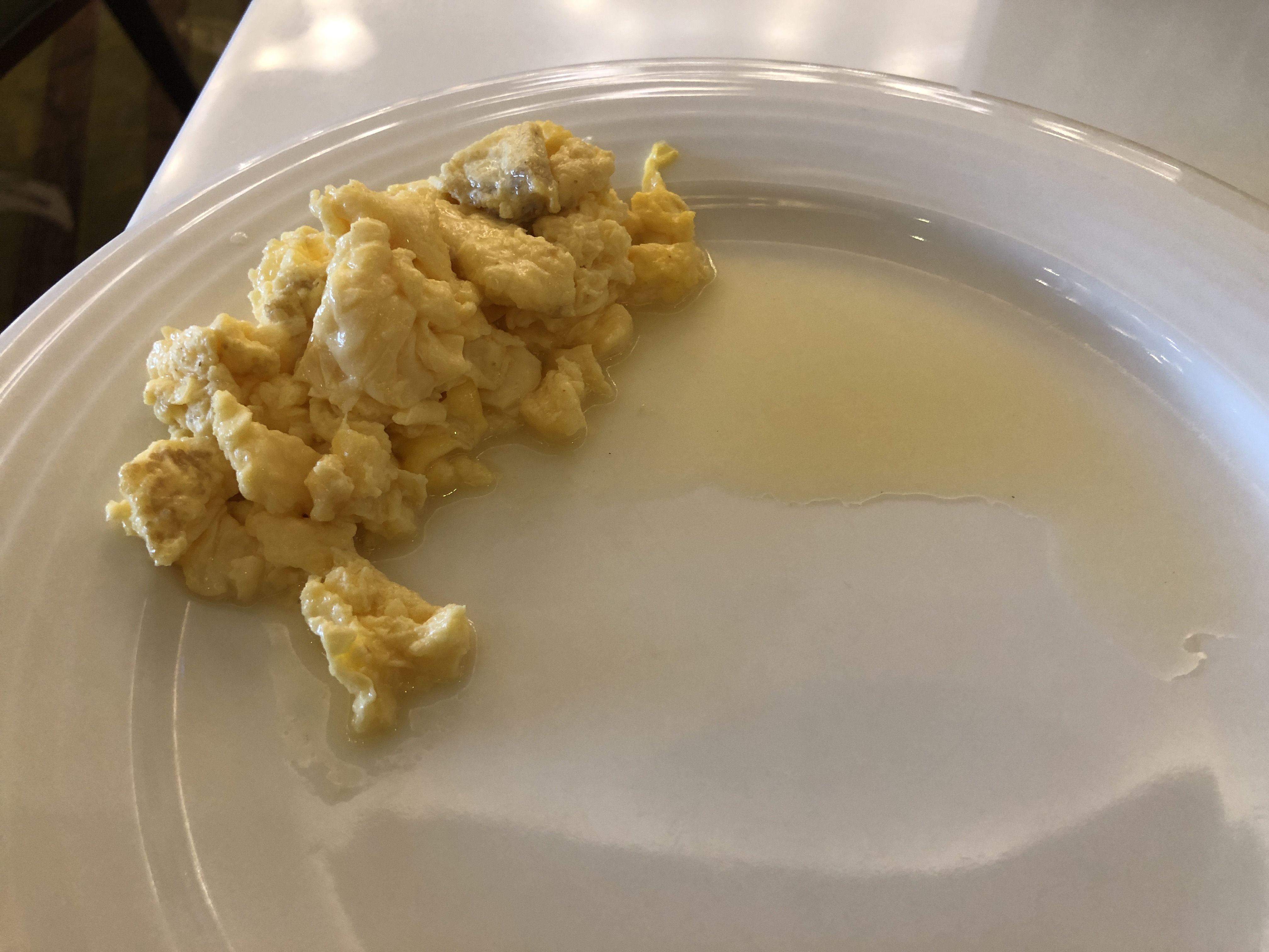皿に盛られた食べ物