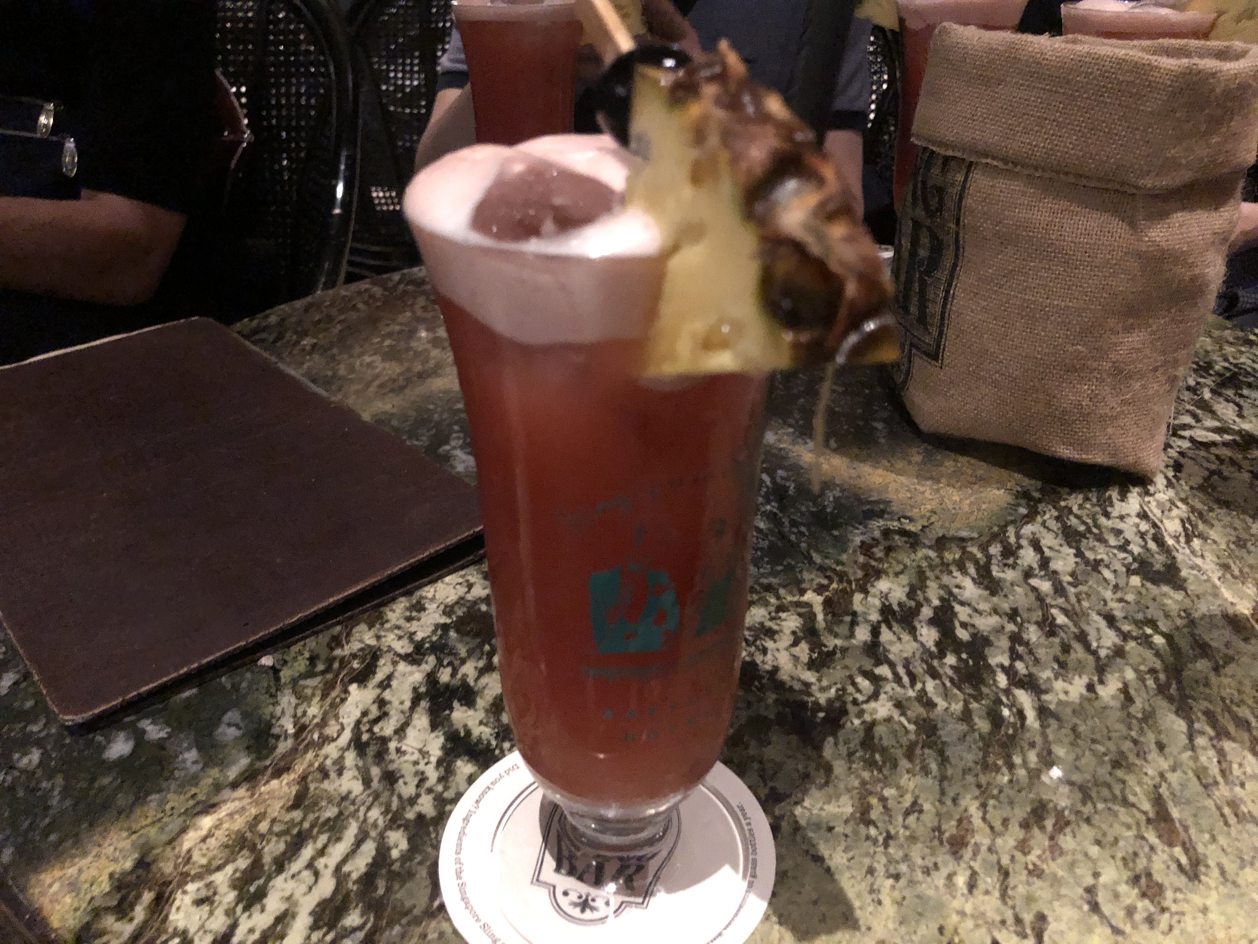 テーブルの上に置かれたドリンク
