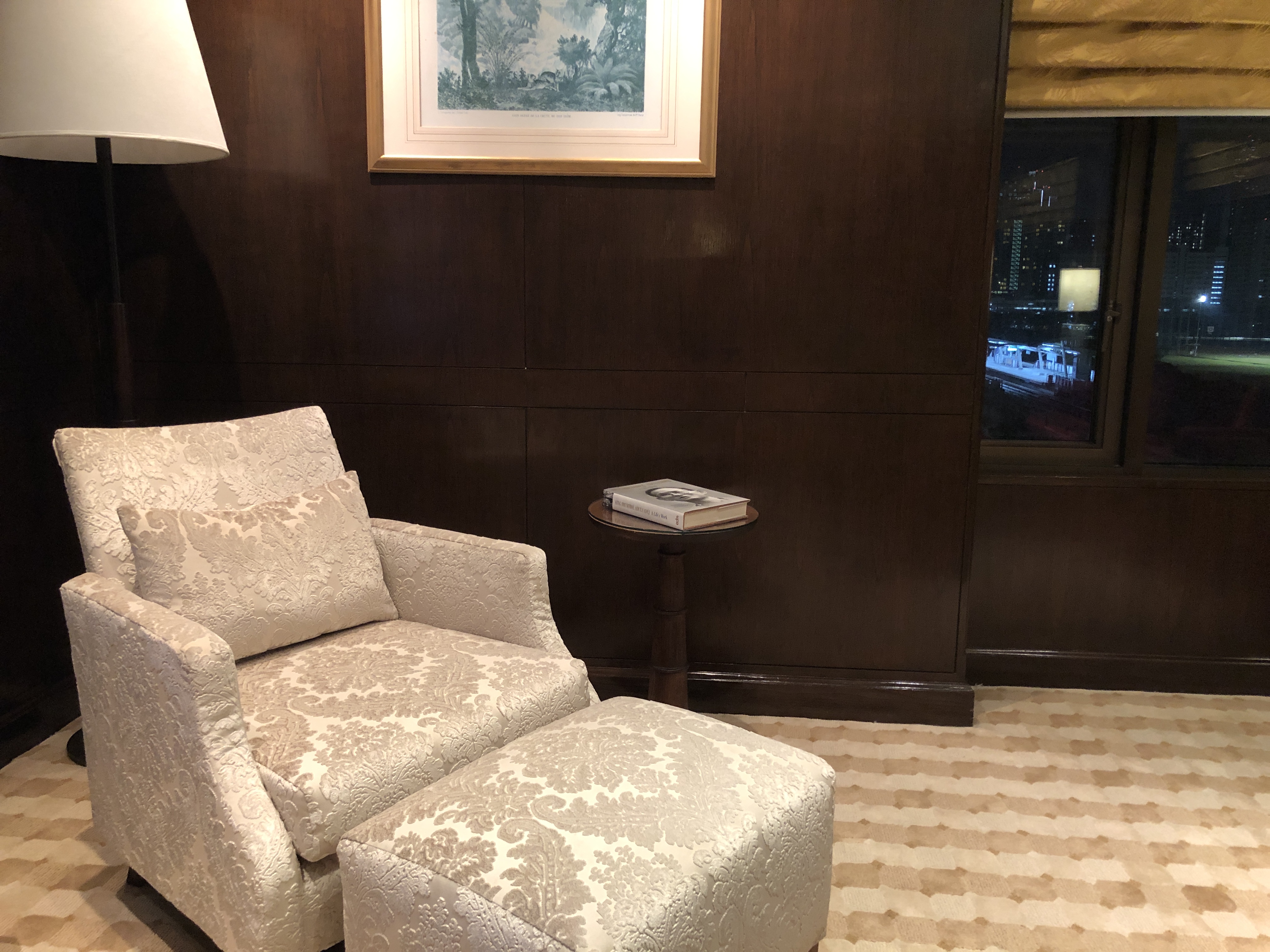 部屋に備えている様々な家具