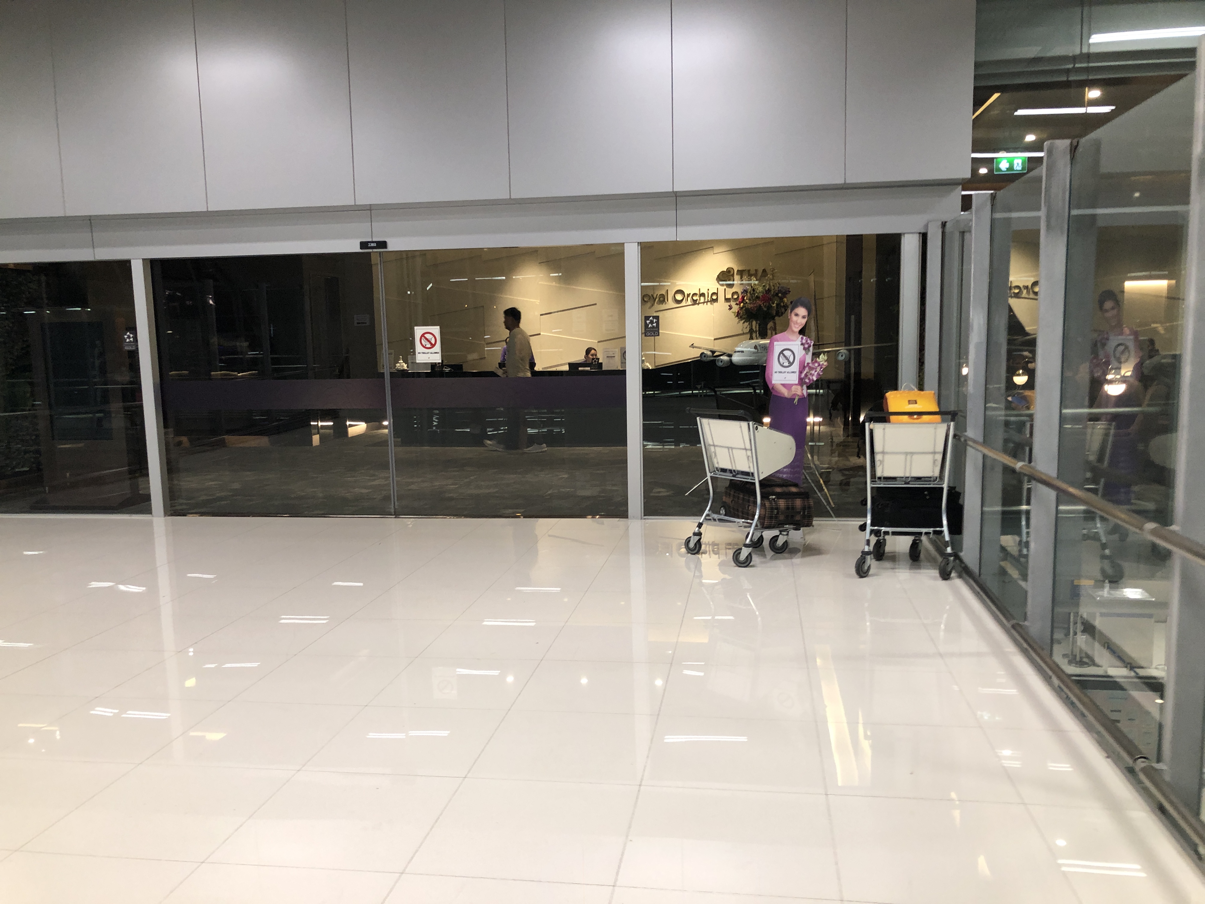 建物の入り口