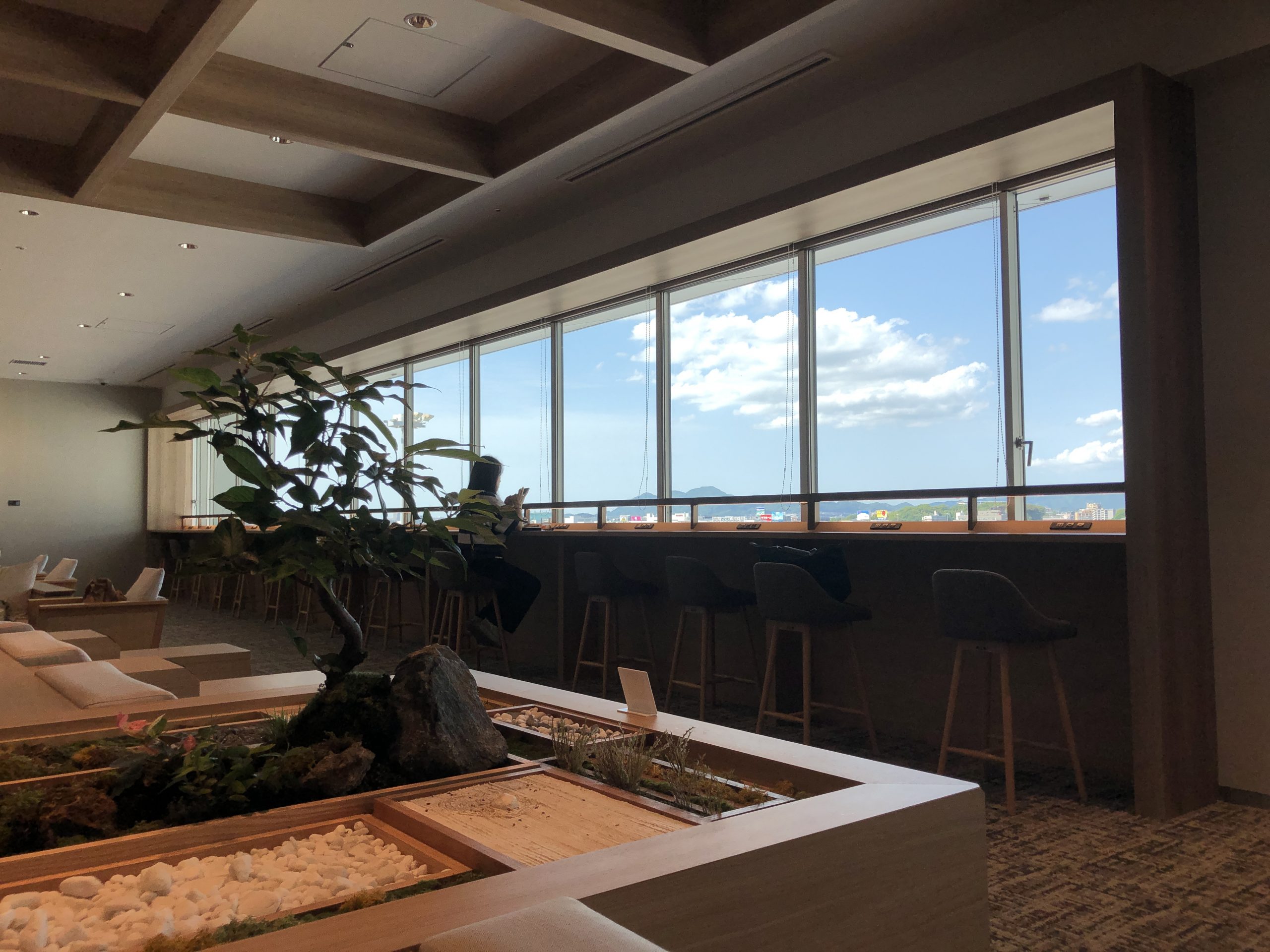 Lounge Review : 福岡空港(FUK)国際線 ラウンジ福岡 2024年9月リニューアル